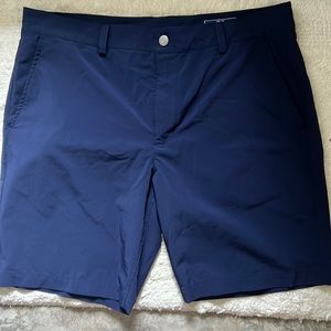 Vineyard vine performance shorts size 36
